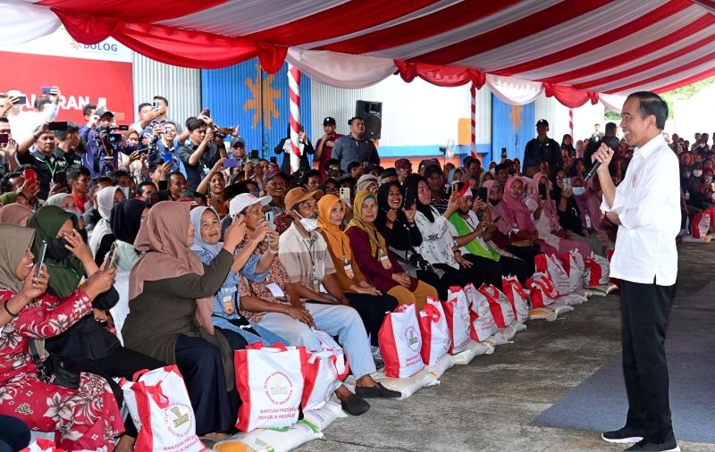 Presiden Jokowi upayakan bantuan beras dilanjutkan hingga akhir tahun Presiden Jokowi upayakan bantuan beras dilanjutkan hingga akhir tahun