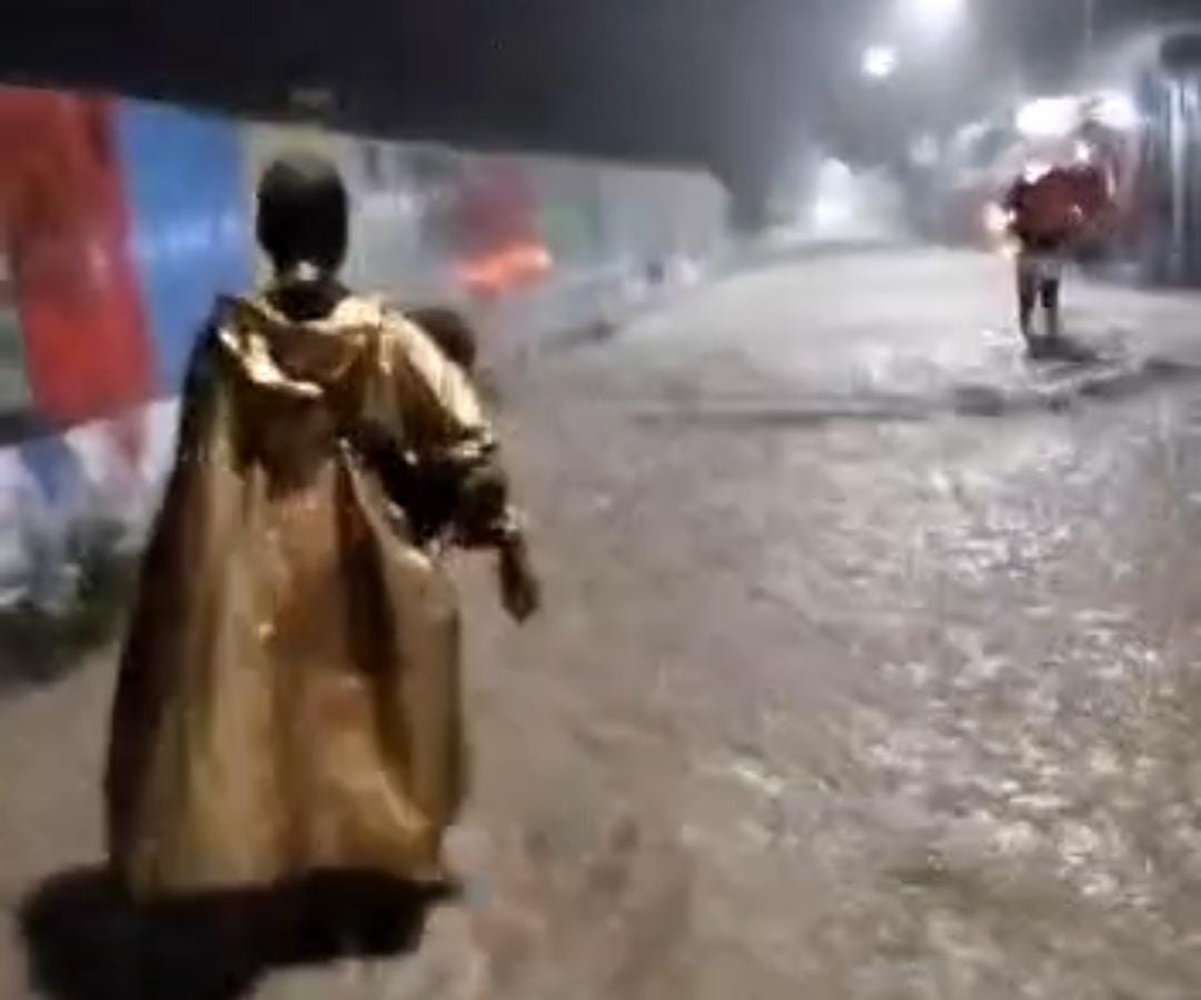 Kota Semarang dikepung banjir dan tanah longsor Kota Semarang dikepung banjir dan tanah longsor