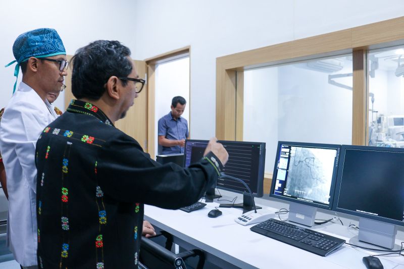 Bantuan alat kesehatan dari Kemenkes untuk RSUD Johanes Bantuan alat kesehatan dari Kemenkes untuk RSUD Johanes