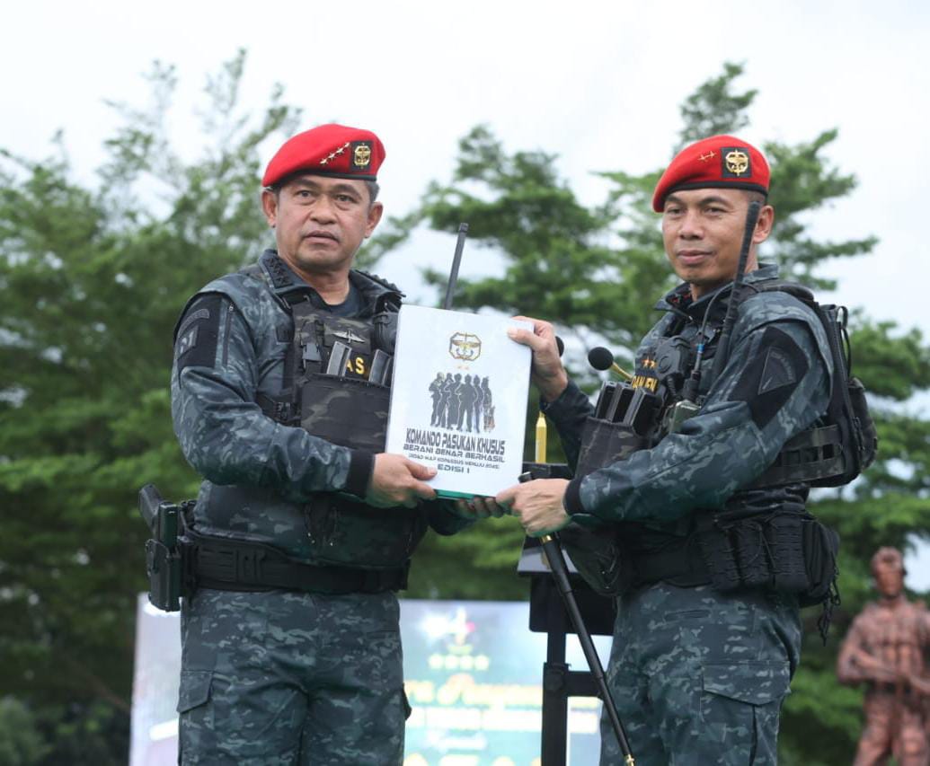 Kasad Maruli terima Brevet Anti Teror Kehormatan dari Satgultor 81 Kopassus
