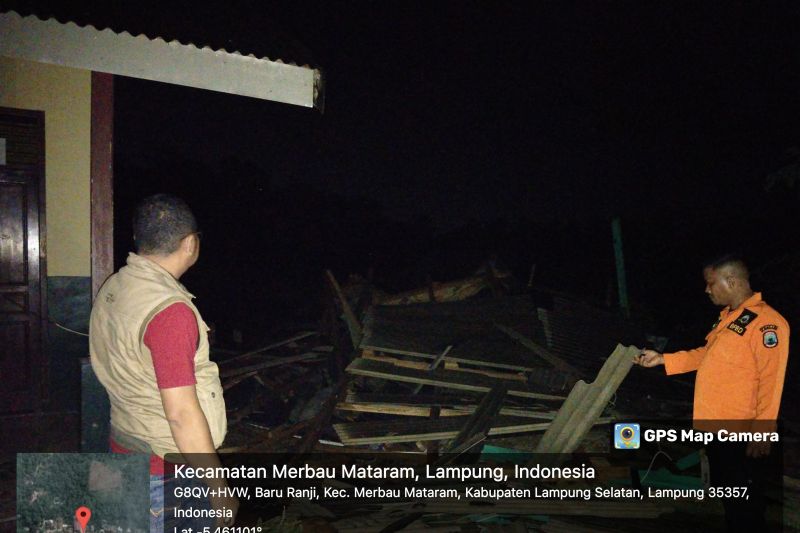 69 rumah di Lampung Selatan rusak akibat angin kencang