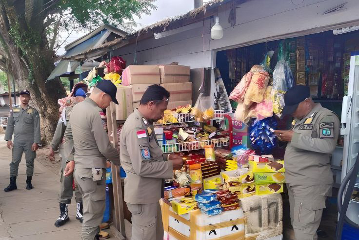 Satpol PP Nunukan-Kaltara sita ratusan produk kedaluwarsa Satpol PP Nunukan-Kaltara sita ratusan produk kedaluwarsa