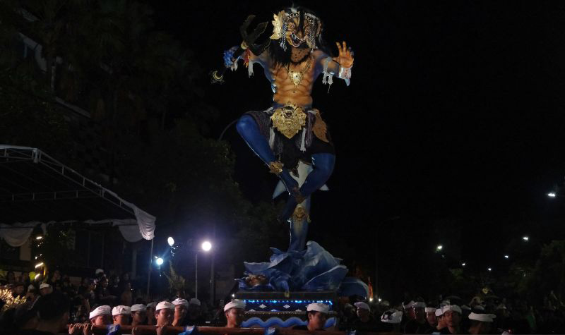 Wisatawan dan warga antusias saksikan parade Ogoh-ogoh di Badung