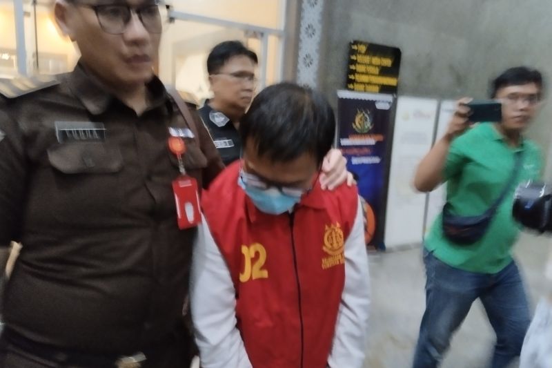 Oknum pegawai BPN Yogyakarta ditahan Kejati Sumsel karena korupsi asrama Oknum pegawai BPN Yogyakarta ditahan Kejati Sumsel karena korupsi asrama