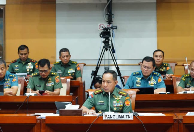 Komisi I DPR dan Panglima TNI raker bahas pengamanan Idul Fitri dan Pilkada Serentak Komisi I DPR dan Panglima TNI raker bahas pengamanan Idul Fitri dan Pilkada Serentak