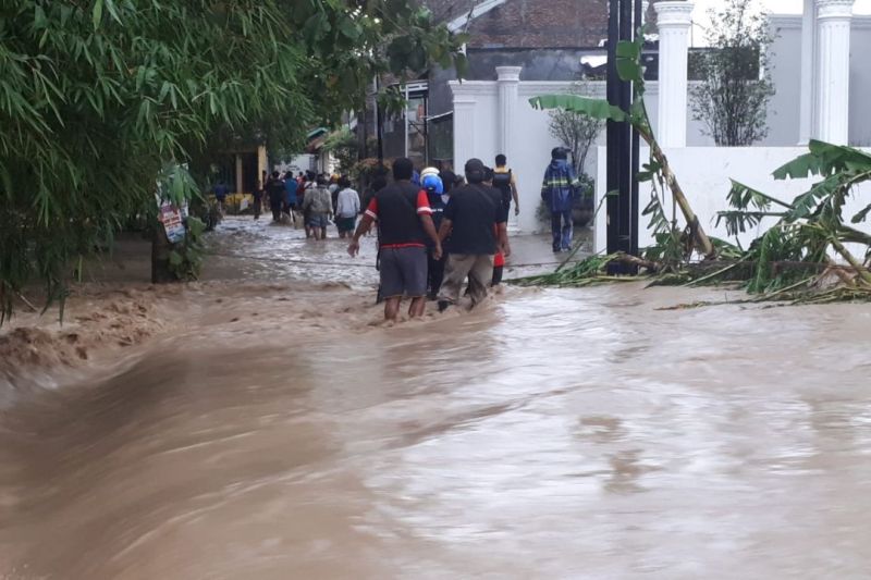 BPBD Semarang pantau bronjong antisipasi banjir di Dinar Indah BPBD Semarang pantau bronjong antisipasi banjir di Dinar Indah