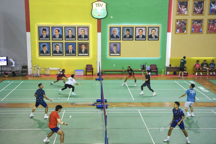 Indonesia berlaga di tiga turnamen bulu tangkis pekan ini Indonesia berlaga di tiga turnamen bulu tangkis pekan ini