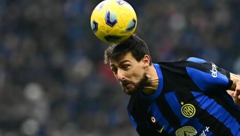 Francesco Acerbi dicoret dari timnas Italia karena dugaan rasialisme Francesco Acerbi dicoret dari timnas Italia karena dugaan rasialisme