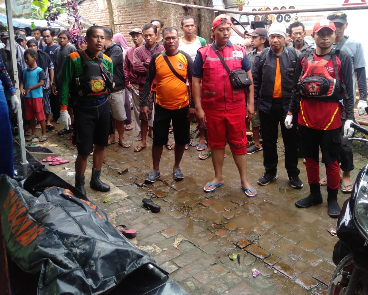 Petugas gabungan berhasil evakuasi mayat korban tenggelam di Sungai Kaligung Ketiwon