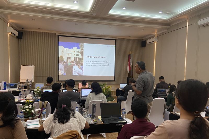 AJI kenalkan alat bantu cek fakta ke jurnalis di Bali AJI kenalkan alat bantu cek fakta ke jurnalis di Bali