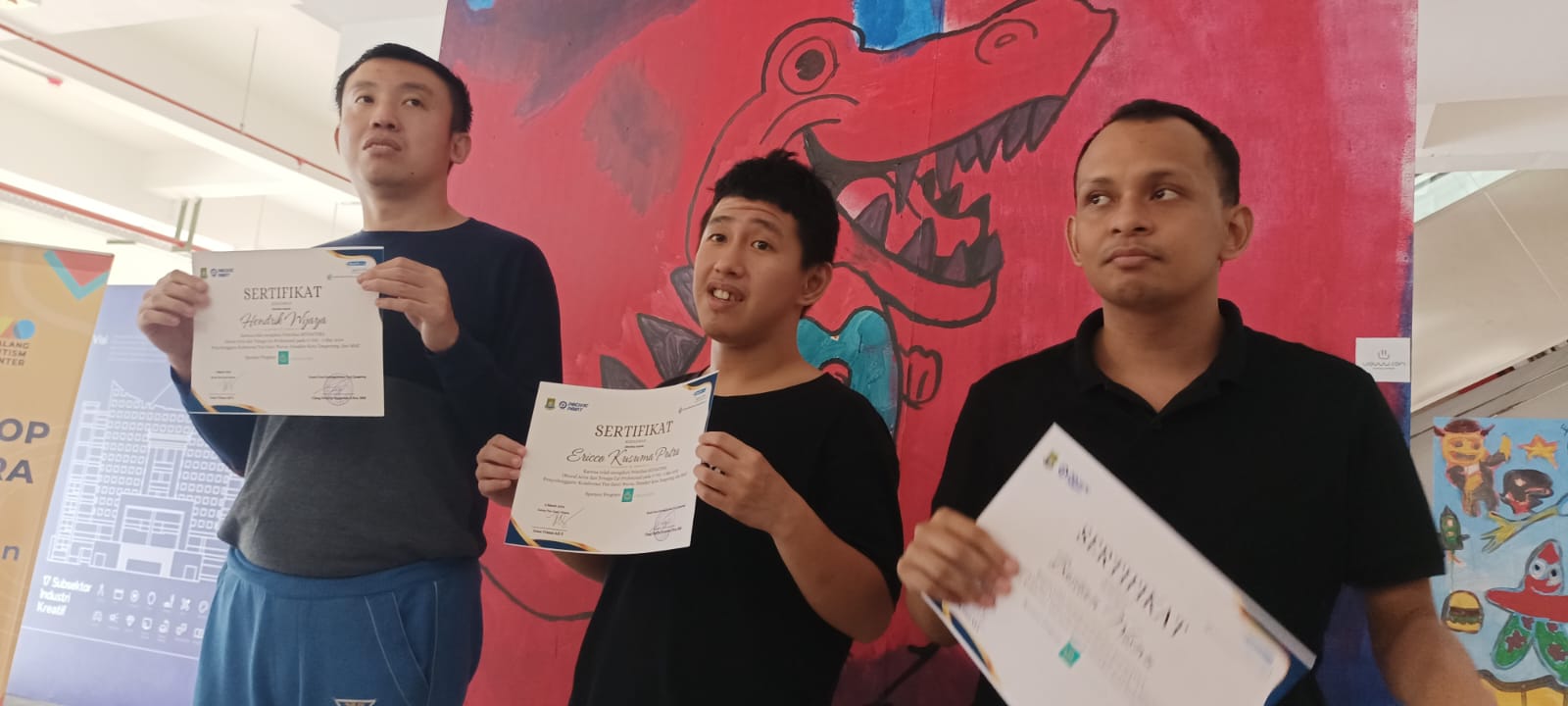 12 anak autis ikuti pelatihan mural 12 anak autis ikuti pelatihan mural