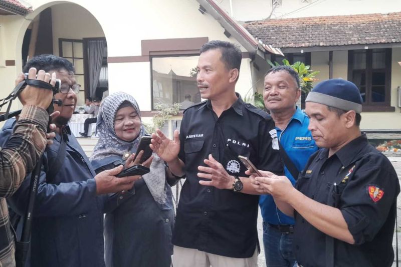 Polisi amankan oknum guru diduga cabuli murid di Bukittinggi Polisi amankan oknum guru diduga cabuli murid di Bukittinggi