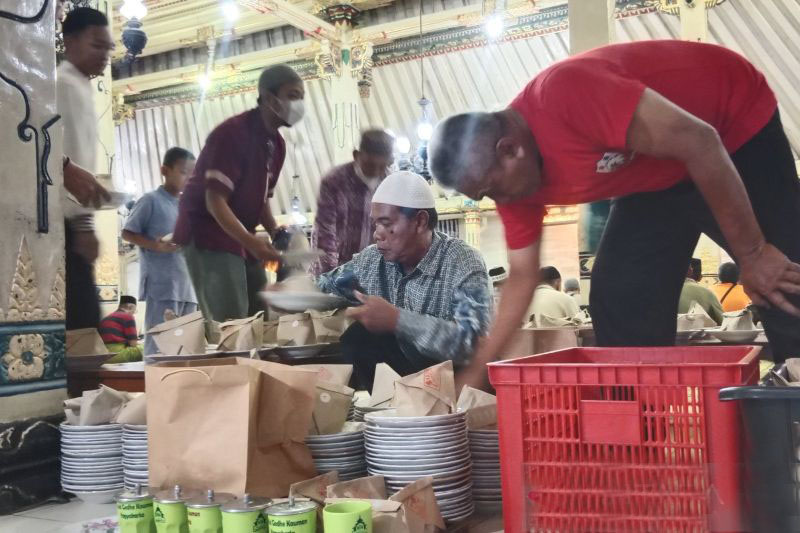 Gulai kambing di Masjid Gedhe Yogyakarta, antara tradisi dan syiar