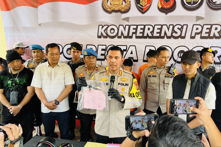 Komplotan pencuri mobil bak terbuka di Bogor berhasil dibekuk polisi Komplotan pencuri mobil bak terbuka di Bogor berhasil dibekuk polisi