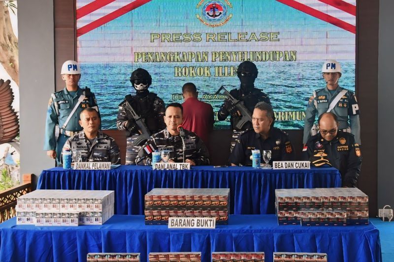 Penyeludupan rokok ilegal di perairan Kepri berhasil digagalkan oleh TNI AL Penyeludupan rokok ilegal di perairan Kepri berhasil digagalkan oleh TNI AL