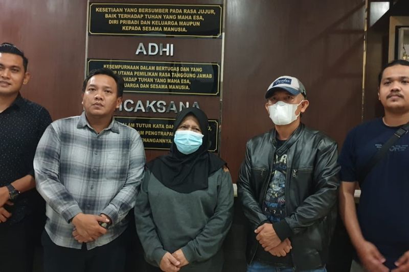 Kejaksaan tangkap penipu bermodus investasi emas Rp3,7 M Kejaksaan tangkap penipu bermodus investasi emas Rp3,7 M