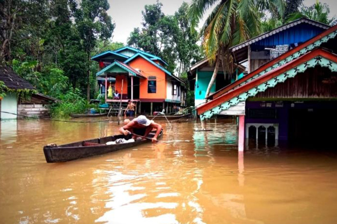 Empat kecamatan di Melawi Kalbar masih direndam banjir Empat kecamatan di Melawi Kalbar masih direndam banjir