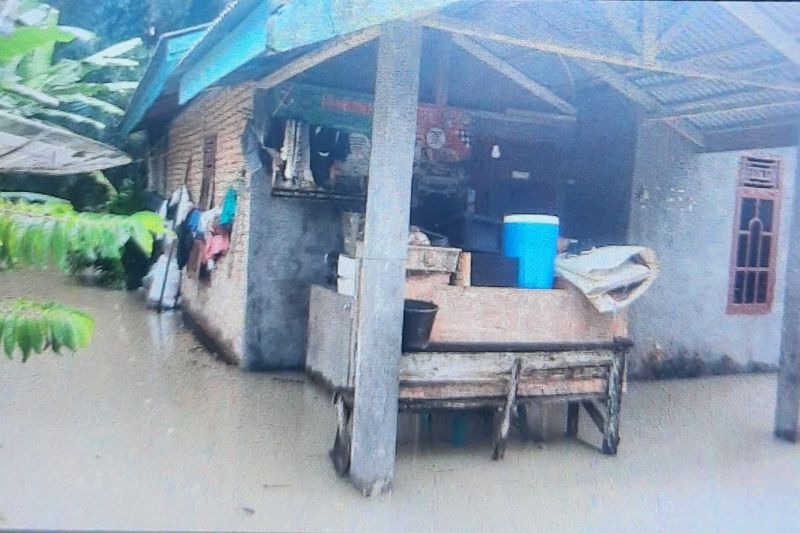 Sebanyak 74 warga Agam mengungsi dampak banjir Sebanyak 74 warga Agam mengungsi dampak banjir