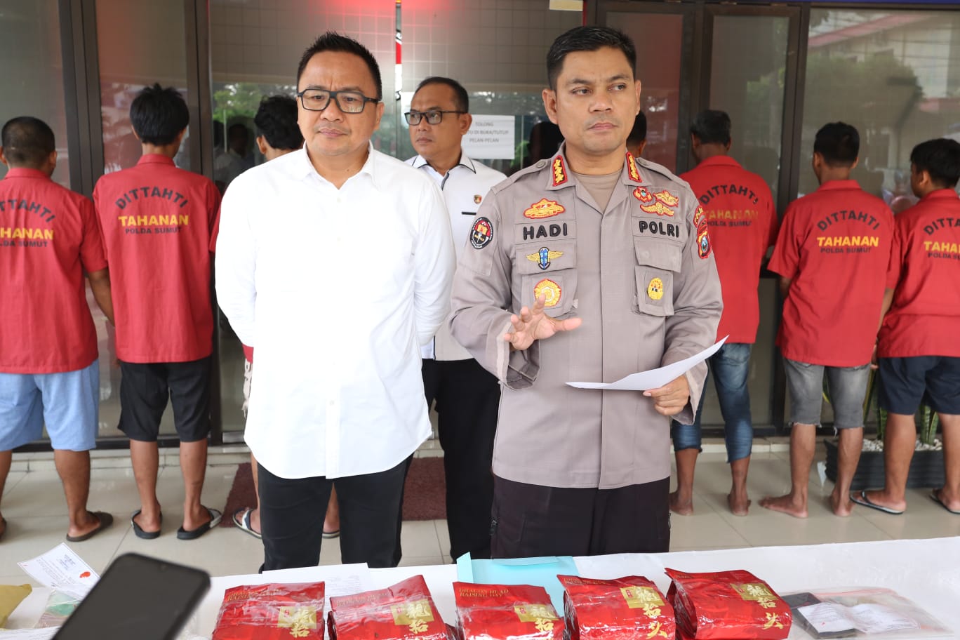 Polda Sumut tuntut mati 22 pengedar narkoba dan sita 1,3 ton barang bukti Polda Sumut tuntut mati 22 pengedar narkoba dan sita 1,3 ton barang bukti