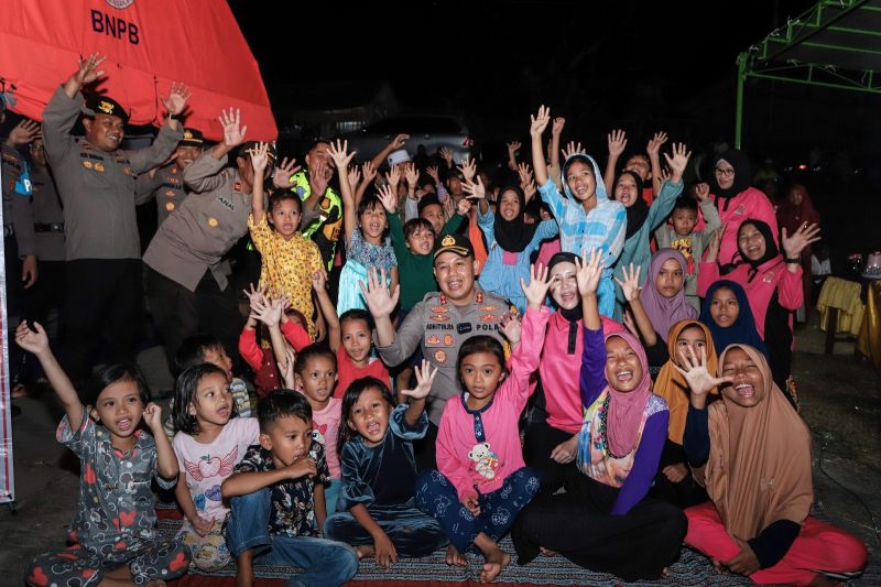 Polres Gresik beri pendampingan trauma healing pascagempa Bawean Polres Gresik beri pendampingan trauma healing pascagempa Bawean