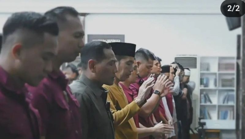 Presiden Jokowi shalat tarawih di Istana Bogor bersama masyarakat Presiden Jokowi shalat tarawih di Istana Bogor bersama masyarakat
