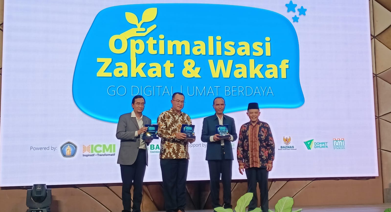 Ketua ICMI sebut potensi zakat di Indonesia capai Rp300 triliun Ketua ICMI sebut potensi zakat di Indonesia capai Rp300 triliunÂ
