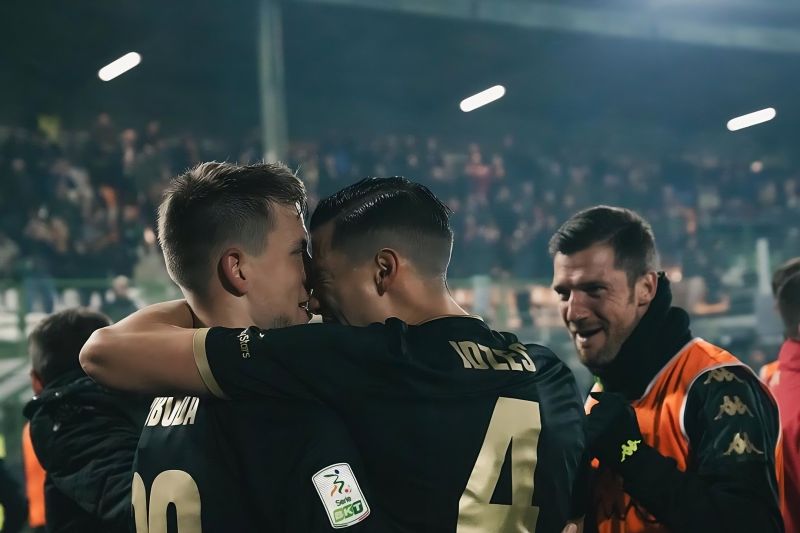 Venezia kalah 1-2 dari Como Venezia kalah 1-2 dari Como