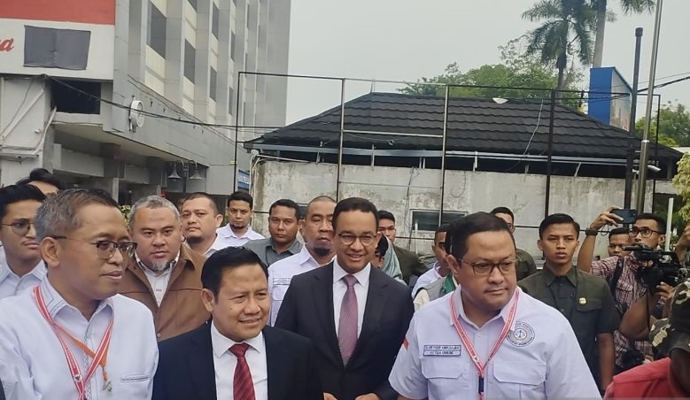 Paslon 01 Anies-Muhaimin hadir di MK untuk ikuti sidang PHPU Pilpres Paslon 01 Anies-Muhaimin hadir di MK untuk ikuti sidang PHPU Pilpres