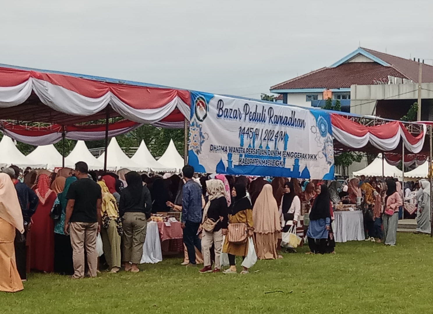 Bazar Ramadan 1445 H Pemkab Majalengka diserbu warga