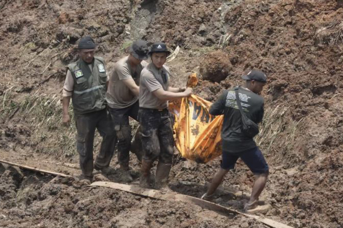 Tim SAR temukan satu jasad korban longsor Cipongkor di Sungai Citarum