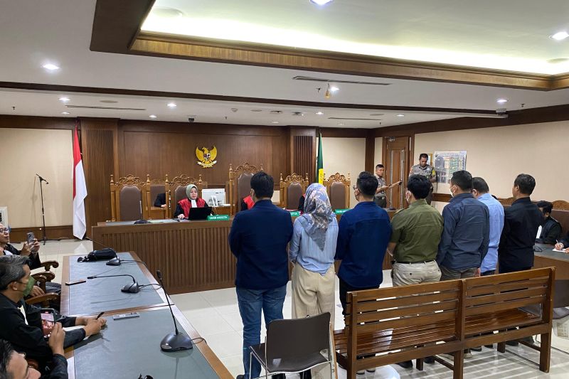 7 PPLN Kuala Lumpur divonis 4 bulan penjara, masa percobaan 1 tahun 7 PPLN Kuala Lumpur divonis 4 bulan penjara, masa percobaan 1 tahun