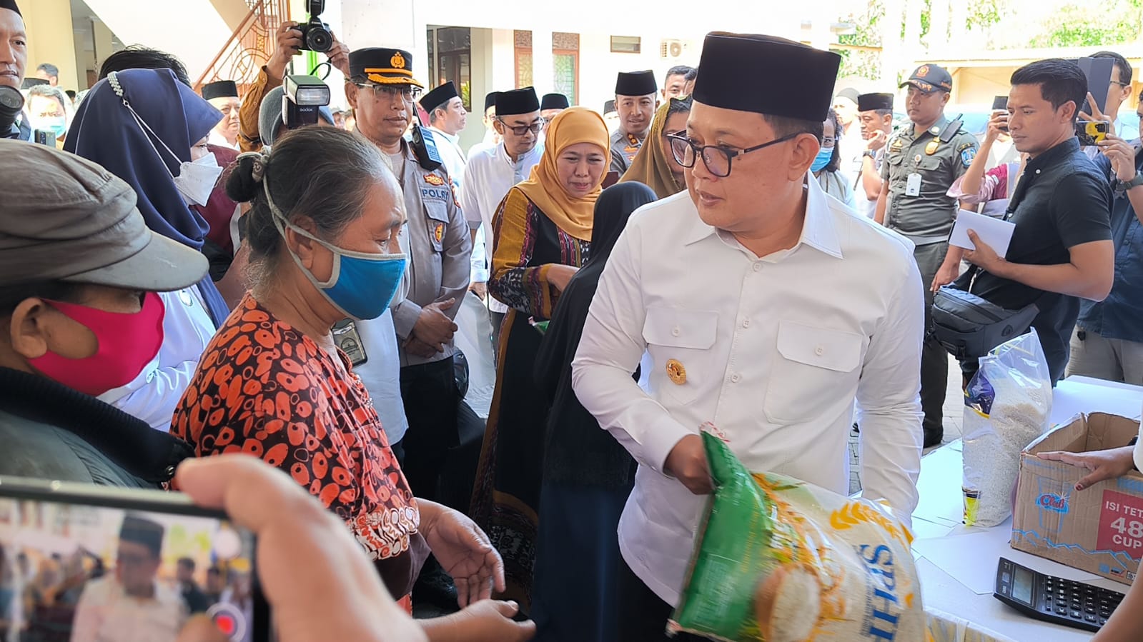 Gelar pasar murah di Kediri, Pemprov Jatim klaim harga sembako turun Gelar pasar murah di Kediri, Pemprov Jatim klaim harga sembako turun