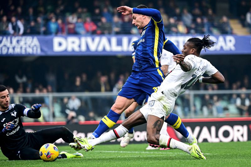 AC Milan bawa pulang tiga poin setelah menang 3-1 di markas Verona AC Milan bawa pulang tiga poin setelah menang 3-1 di markas Verona