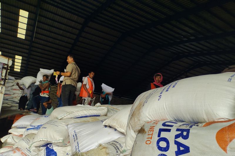 Bapanas minta Bulog perbanyak distribusi beras SPHP di pasar tradisional