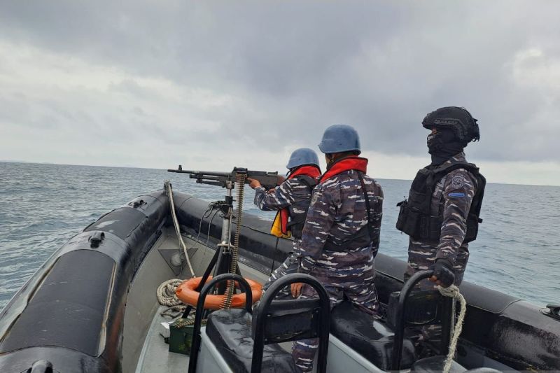 TNI AL gelar latihan tembak di perairan Batam TNI AL gelar latihan tembak di perairan Batam