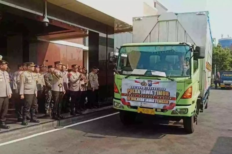 Polda Jatim kirimkan bantuan untuk warga terdampak banjir Jawa Tengah Polda Jatim kirimkan bantuan untuk warga terdampak banjir Jawa Tengah