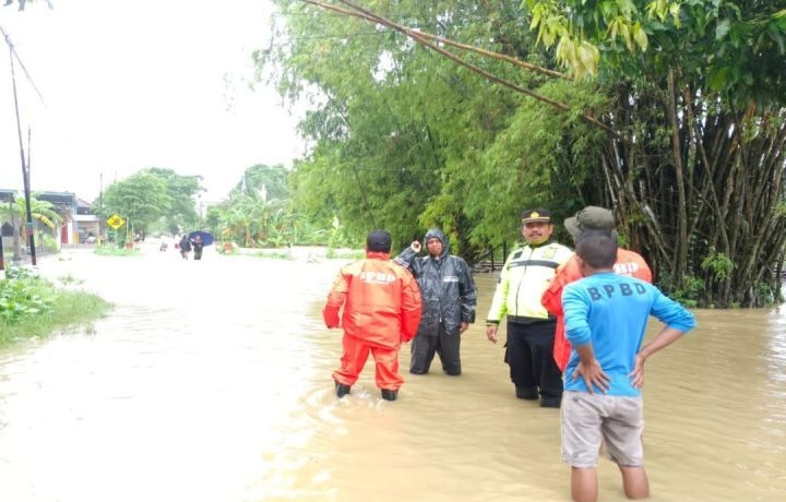 Banjir terjang tiga kabupaten di Pulau Madura