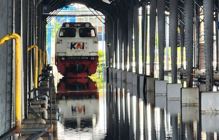 Banjir masih rendam rel antara Stasiun Tawang hingga Alastua