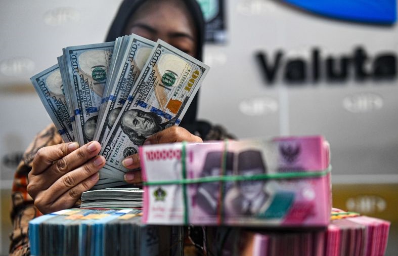 Rupiah Senin pagi naik menjadi Rp15.706 per dolar AS