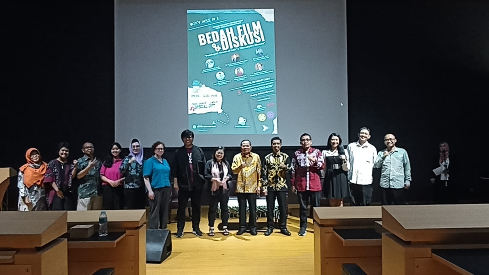 KKP transmedia storytelling organization bahas dua film memanusiakan manusia di Universitas Pamulang KKP transmedia storytelling organization bahas dua film memanusiakan manusia di Universitas Pamulang