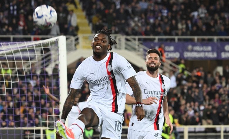 Rafael Leao tampil gemilang saat Milan menang 2-1 atas Fiorentina Rafael Leao tampil gemilang saat Milan menang 2-1 atas Fiorentina
