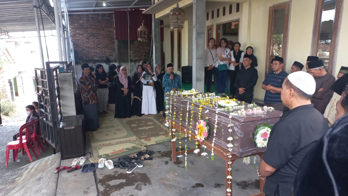 Jenazah Pilot Pulu Darmawan dimakamkan di kampung halaman Jenazah Pilot Pulu Darmawan dimakamkan di kampung halaman