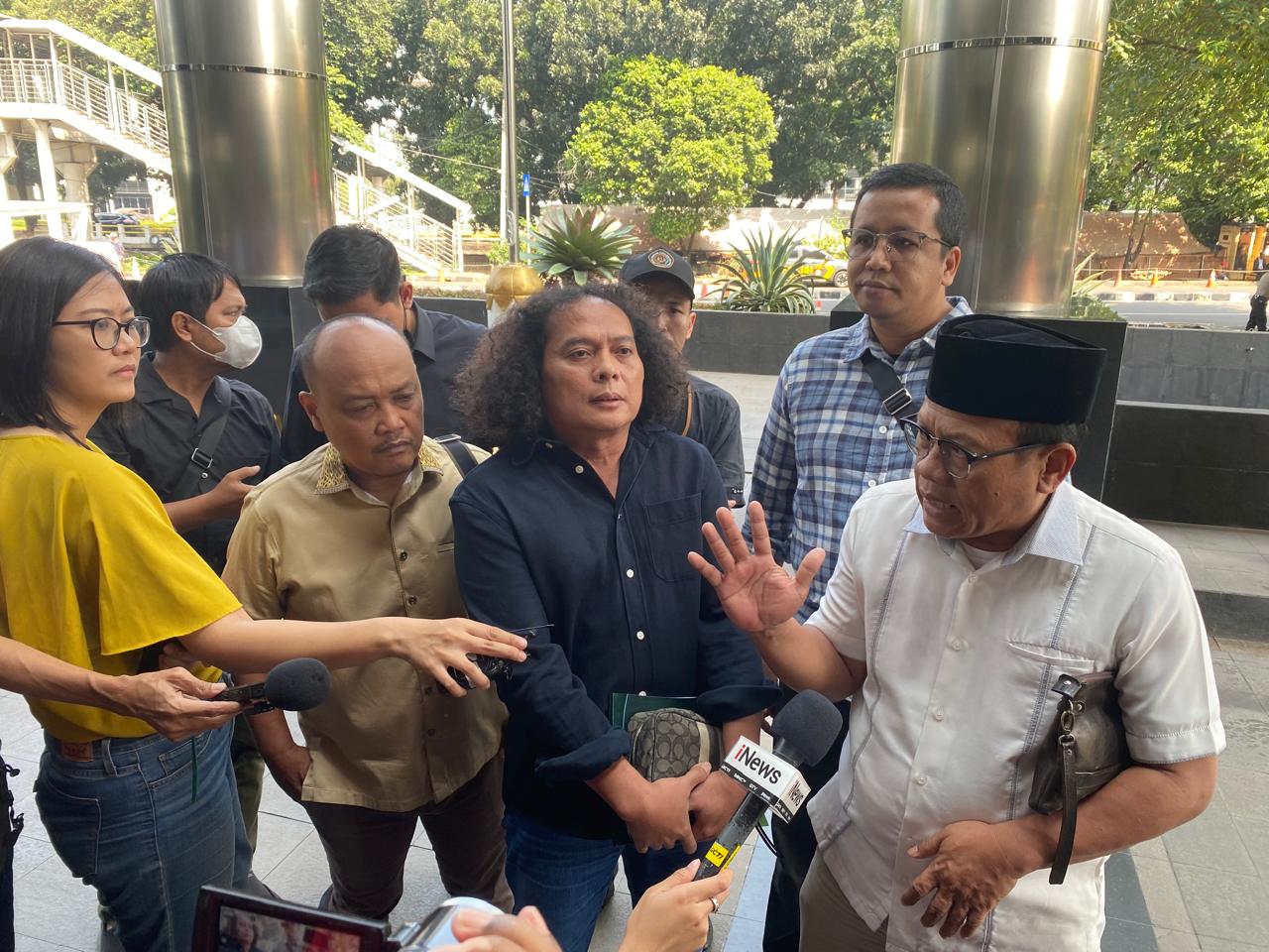 Koalisi Sipil Selamatkan Tambang adukan kasus dugaan penyimpangan penjualan aset Asabri dan Jiwasraya. Koalisi Sipil Selamatkan Tambang adukan kasus dugaan penyimpangan penjualan aset Asabri dan Jiwasraya.