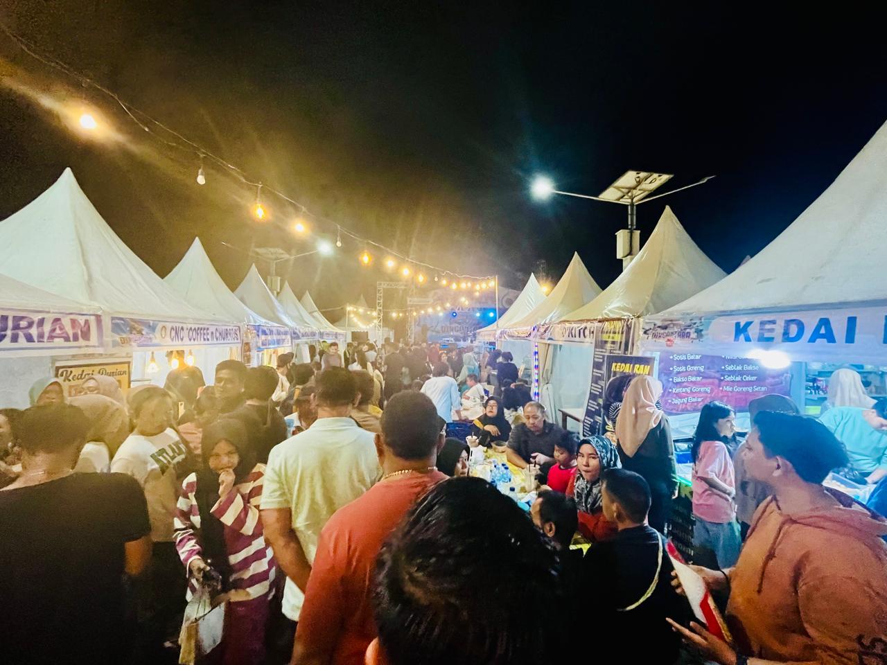 Ribuan orang serbu kuliner di Lanud Silas Papare, 79 pedagang tawarkan makanan Ribuan orang serbu kuliner di Lanud Silas Papare, 79 pedagang tawarkan makanan