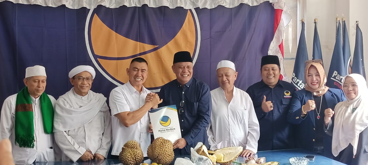 Melamar di Nasdem, Abah Anton bawa lima durian