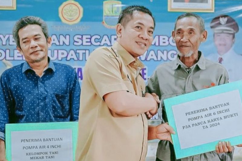 Puluhan kelompok tani di Karawang peroleh pompa air hadapi kemarau Puluhan kelompok tani di Karawang peroleh pompa air hadapi kemarau