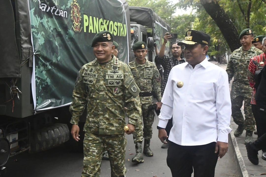 Pangdivif 3 Kostrad lepas bantuan kemanusiaan untuk korban bencana di Luwu Pangdivif 3 Kostrad lepas bantuan kemanusiaan untuk korban bencana di Luwu