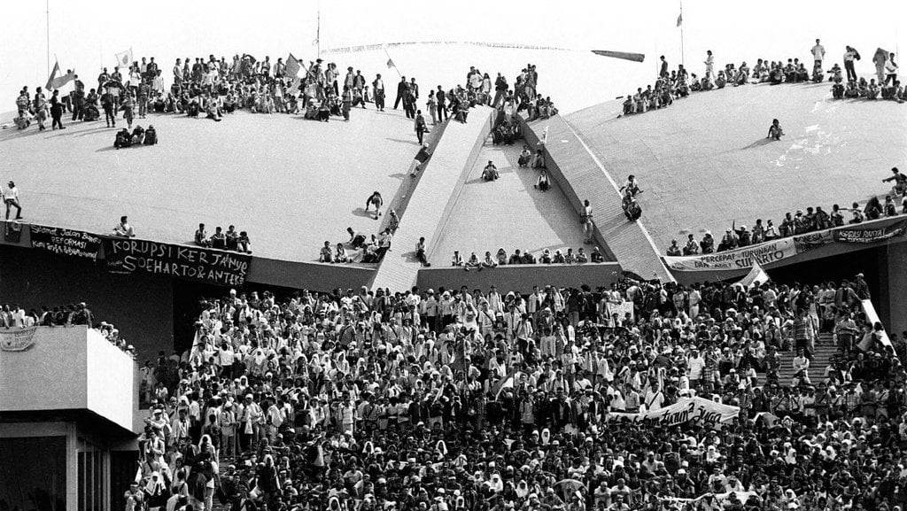 21 Mei 1998: Hari Reformasi, mengingat kembali perubahan besar Mei 1998 21 Mei 1998: Hari Reformasi, mengingat kembali perubahan besar Mei 1998