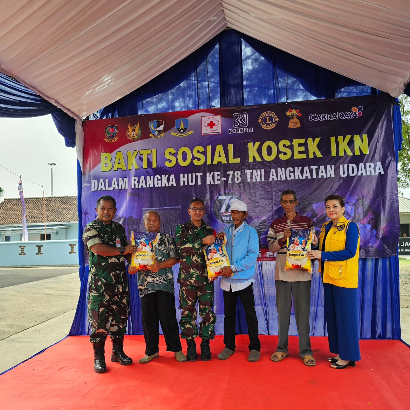 Livienne Russellia: Harapan kami bantuan ini bisa memberikan manfaat dan berkat buat masyarakat Livienne Russellia: Harapan kami bantuan ini bisa memberikan manfaat dan berkat buat masyarakat