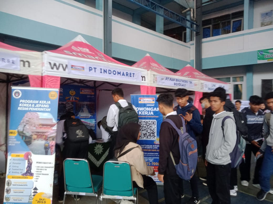 Kurangi pengangguran, para pencari kerja serbu Job Fair di SMK Muhamadiyah 04 Boyolali Kurangi pengangguran, para pencari kerja serbu Job Fair di SMK Muhamadiyah 04 Boyolali